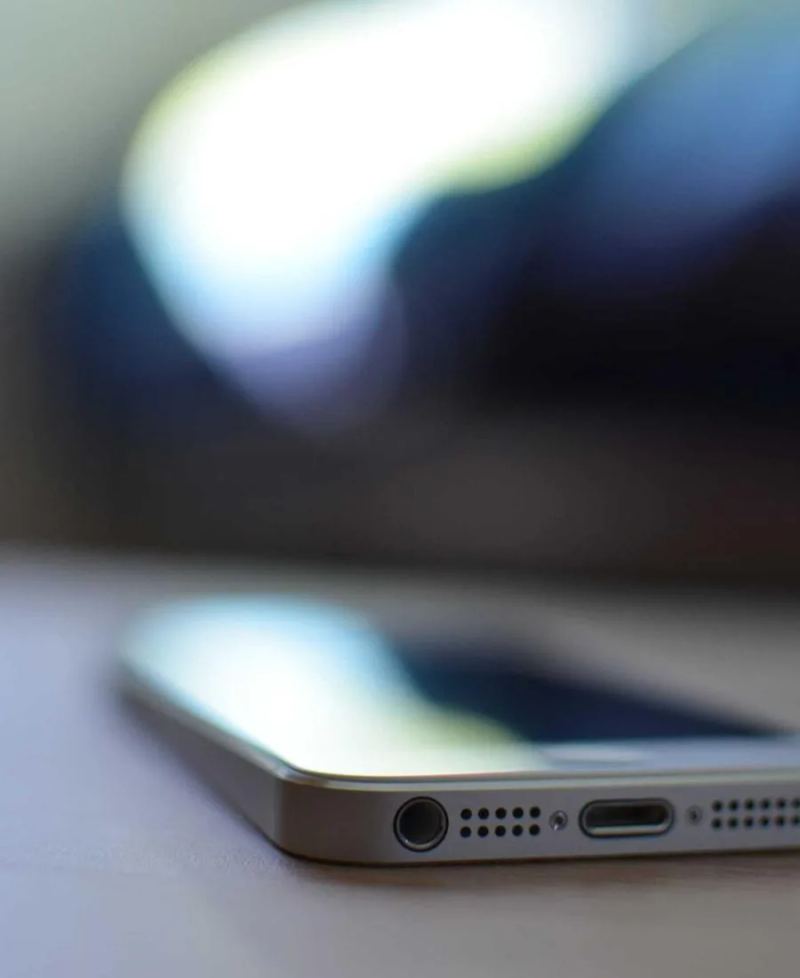 Broken Jeepney #8 by Ige Mendoza